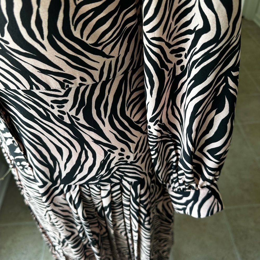 Topshop Black and Pink Patterned Dress - Picture 7 of 11